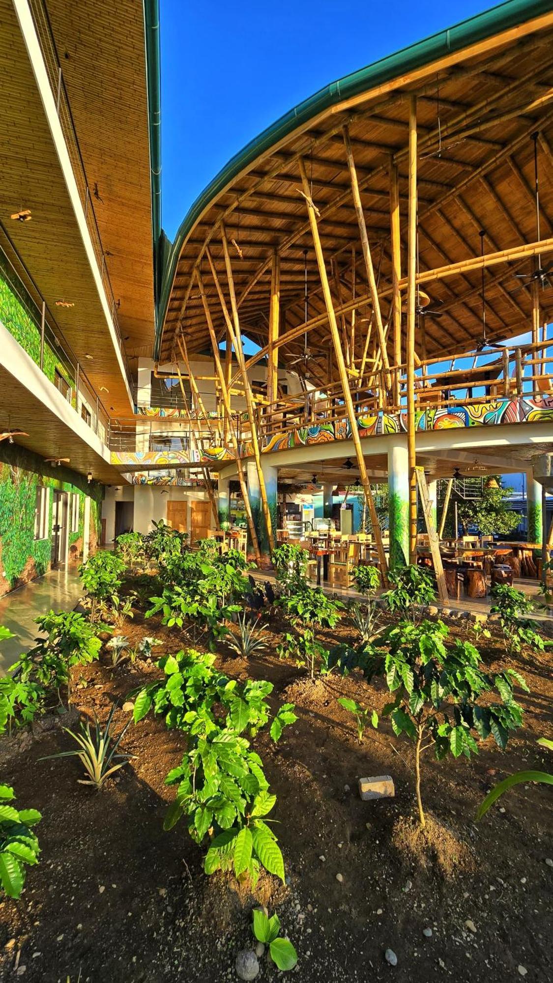 Bonding Coffee Roaster Cafe & Hotel Quepos Extérieur photo