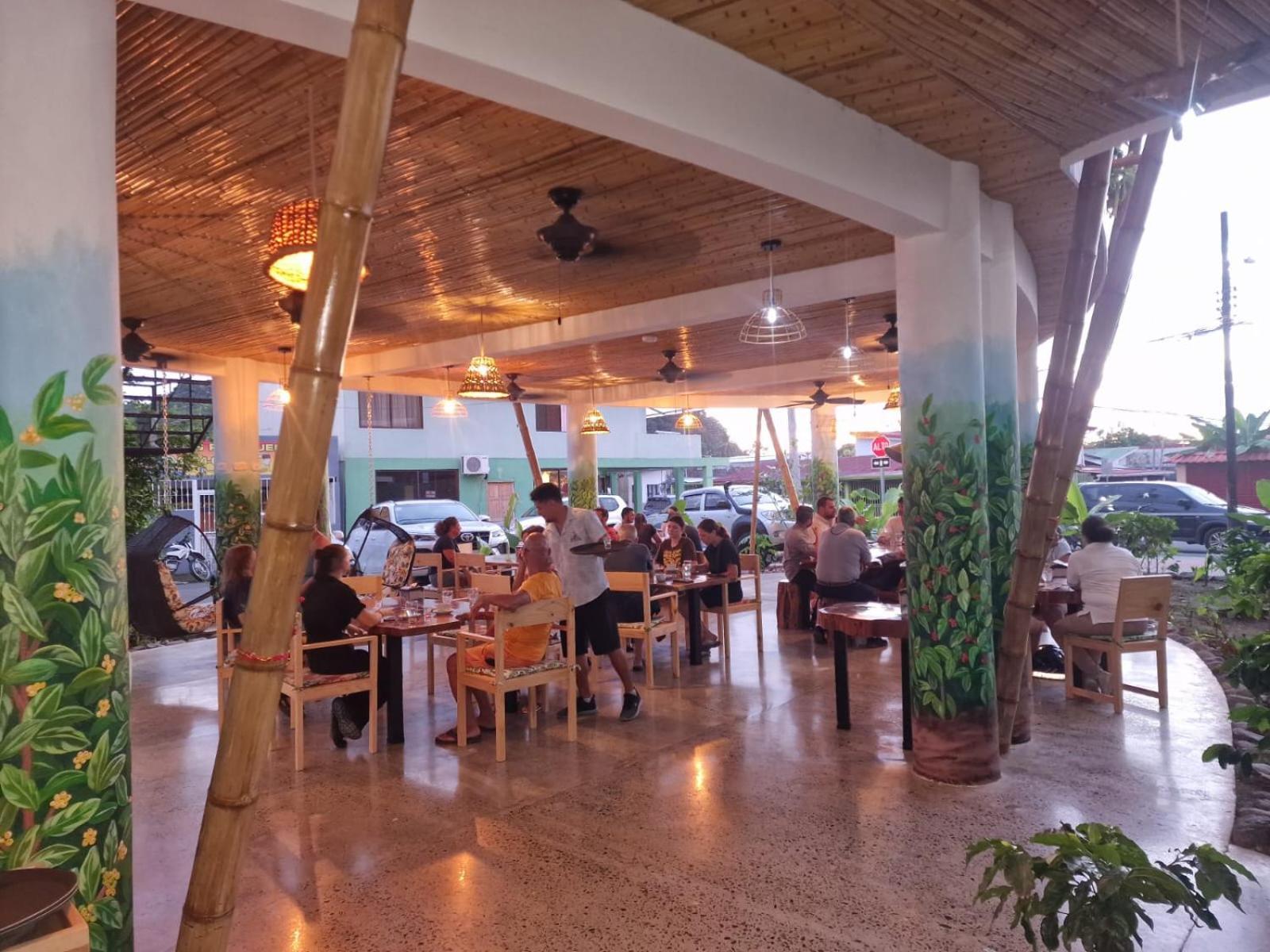 Bonding Coffee Roaster Cafe & Hotel Quepos Extérieur photo