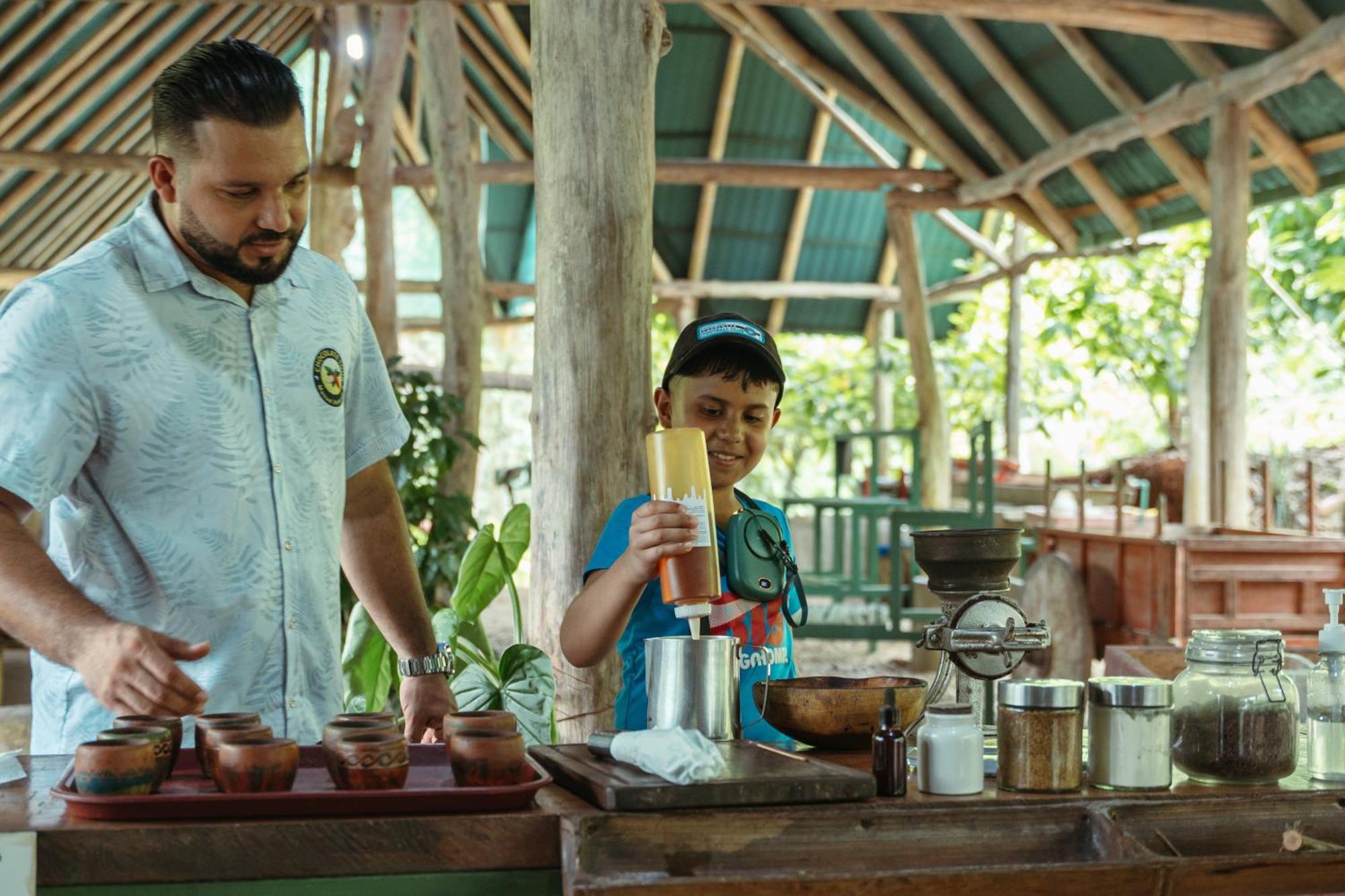 Bonding Coffee Roaster Cafe & Hotel Quepos Extérieur photo